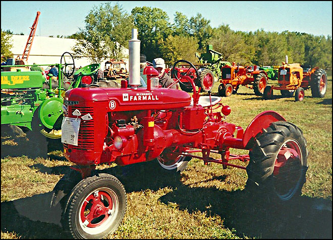 Don's Tractor Restoration of Farmall B Fully Restored